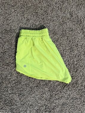 Lululemon Hotty Hot Shorts II 2.5” Highlight Yellow Size 8